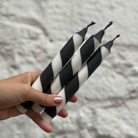 BLACK & WHITE HELTER SKELTER CANDLE