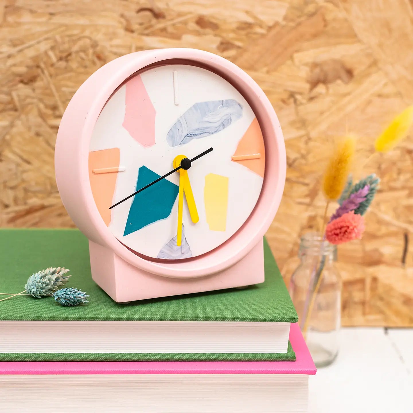 BROKEN PIECES CLOCK - PINK STAND