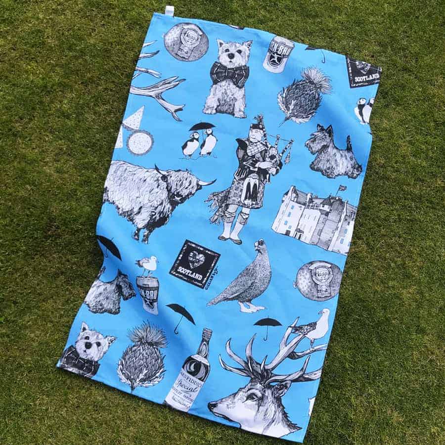 LOVE SCOTLAND TEA TOWEL
