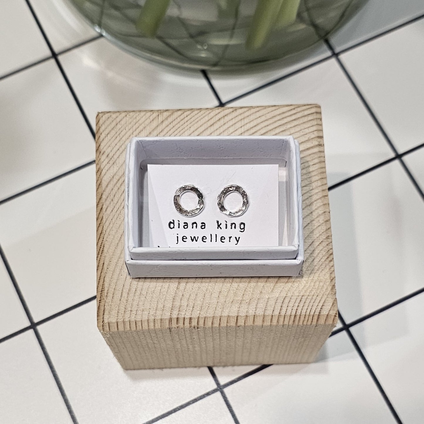 CIRCLE LINE HAMMERED STUDS