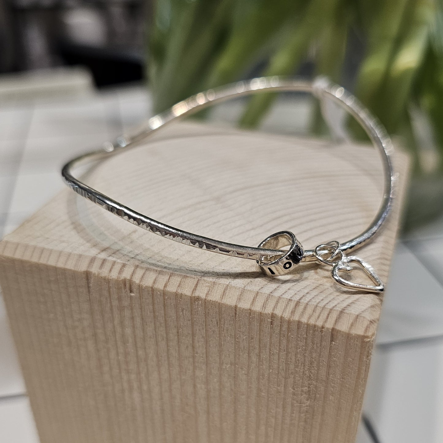 CURVED WIRE HEART TAG BANGLE