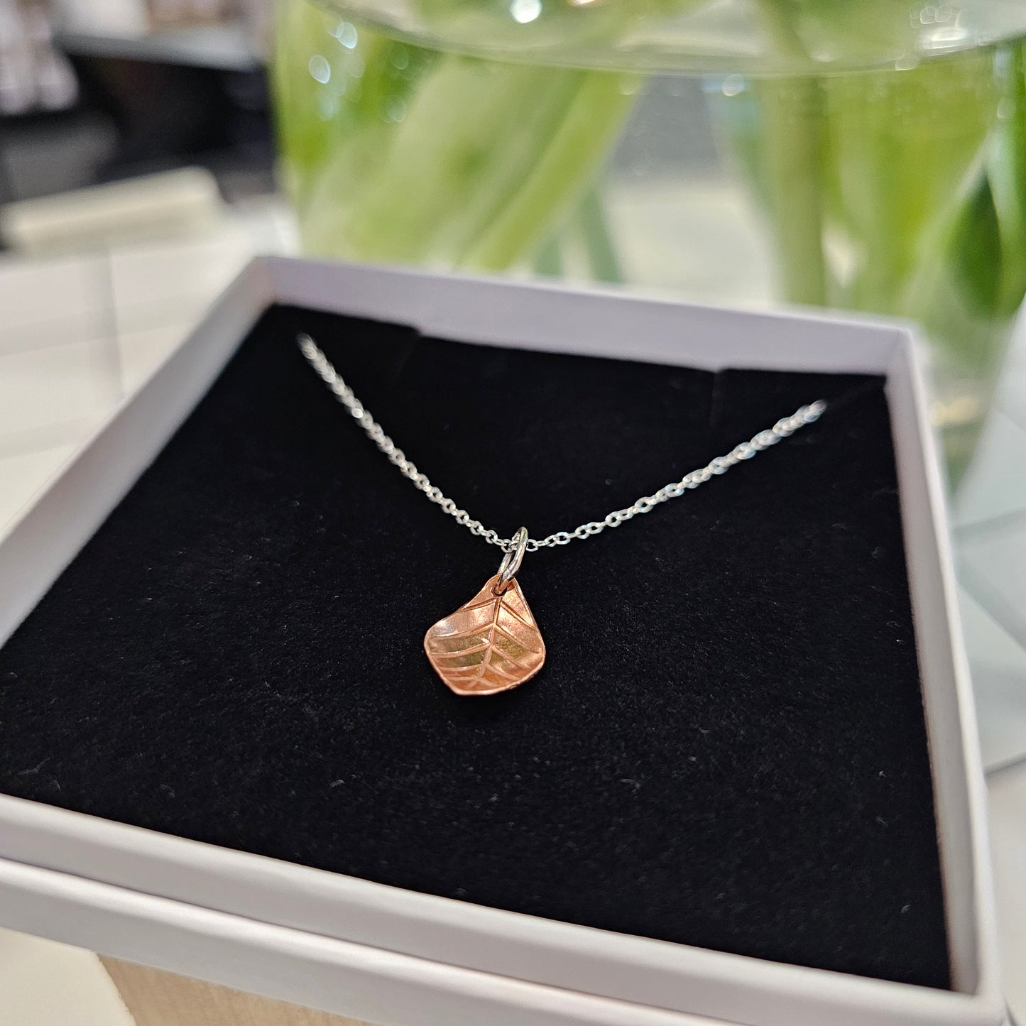 SMALL COPPER LEAF PENDANT NECKLACE