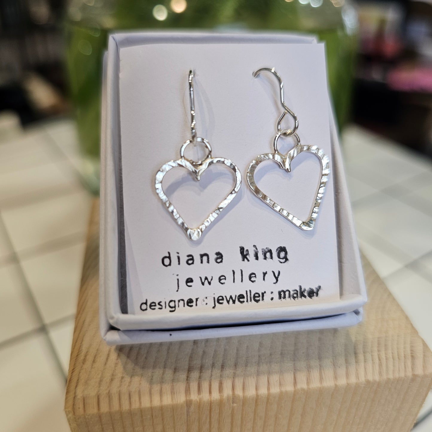 MEDIUM DANGLE HEART HOOK EARRINGS