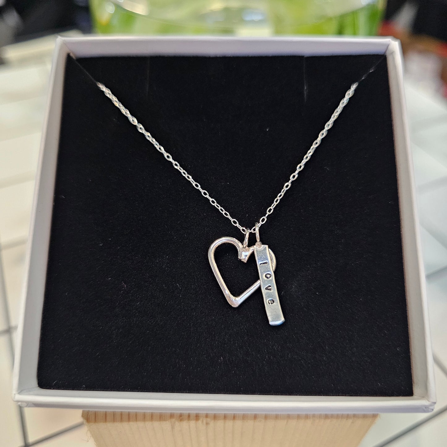 SILVER WIRE HEART TAG NECKLACE