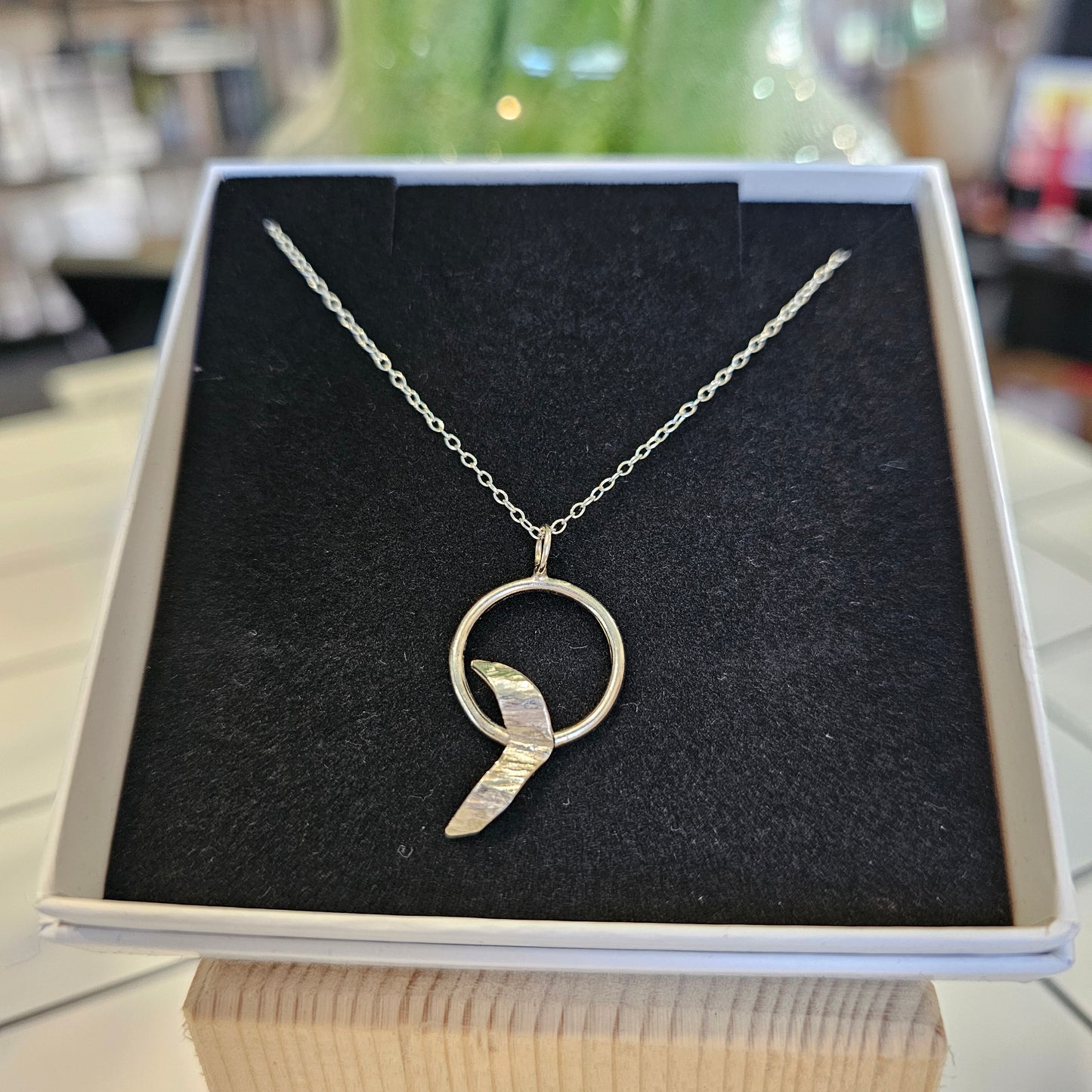 SINGLE CIRCLE WITH SILVER BIRD NECKLACE