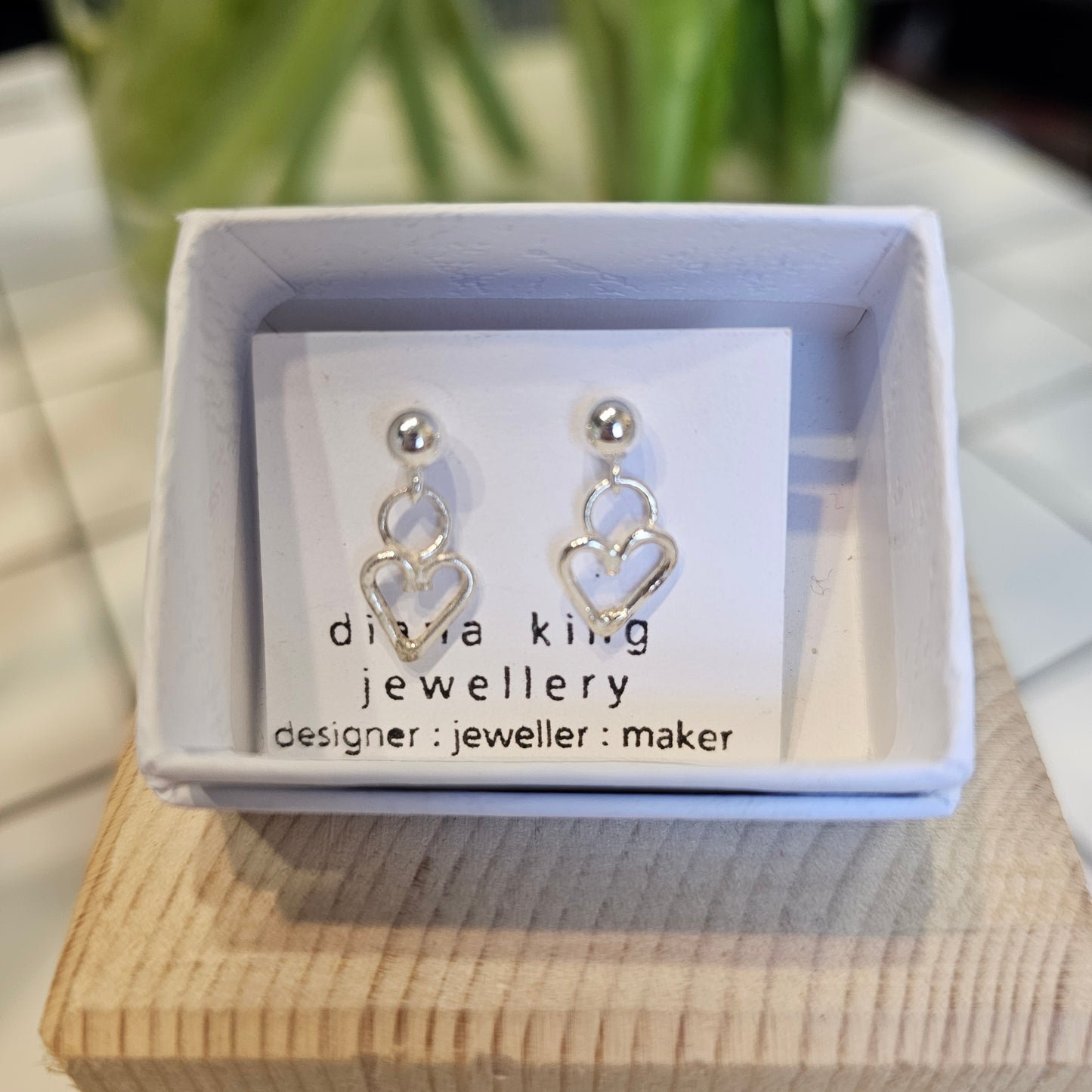 SMALL DANGLE HEART STUD EARRINGS