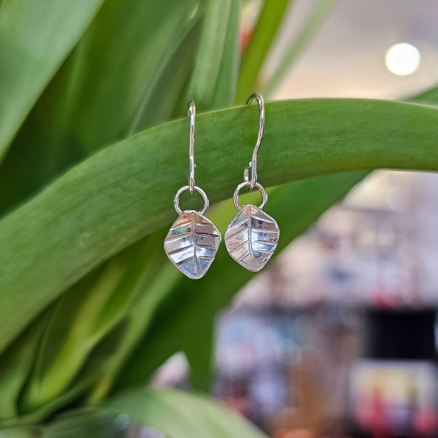 SMALL LEAF DANGLE HOOK EARRINGS