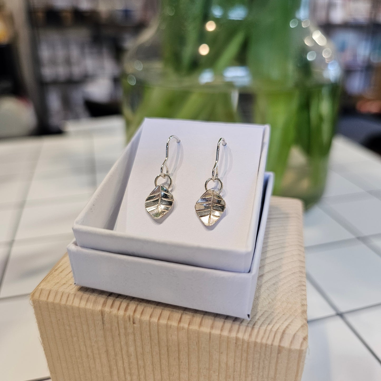 SMALL LEAF DANGLE HOOK EARRINGS