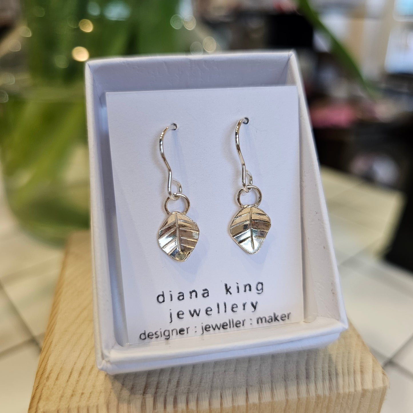 SMALL LEAF DANGLE HOOK EARRINGS