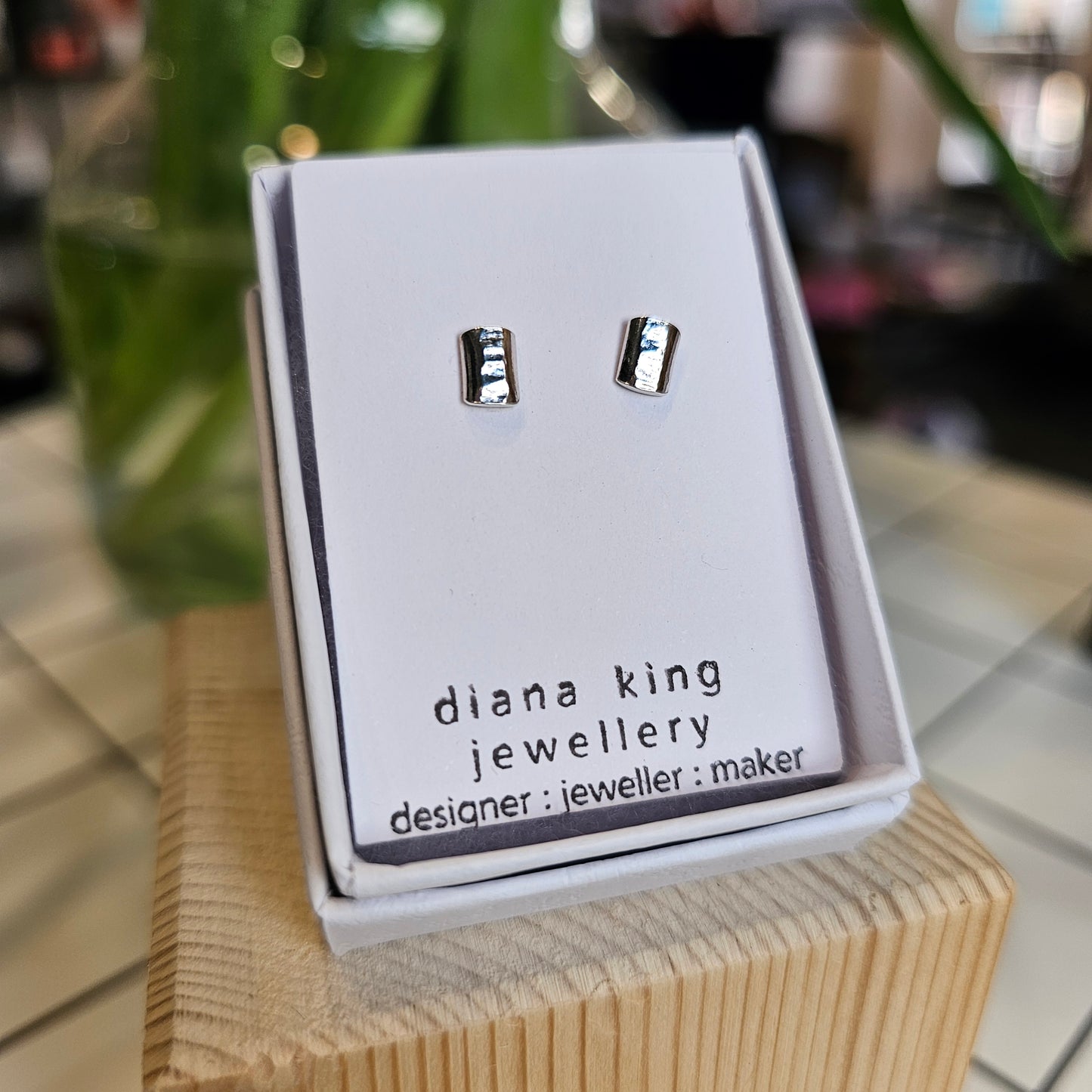 SMALL RECTANGLE STUDS