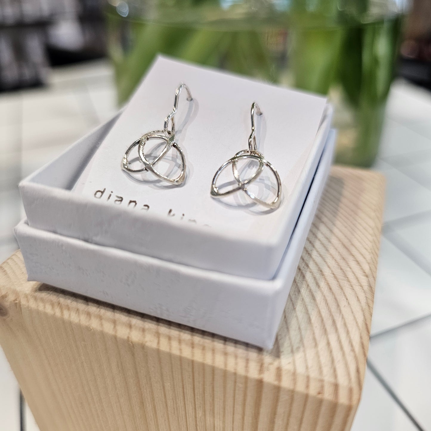 TRIQUETRA DANGLE EARRINGS