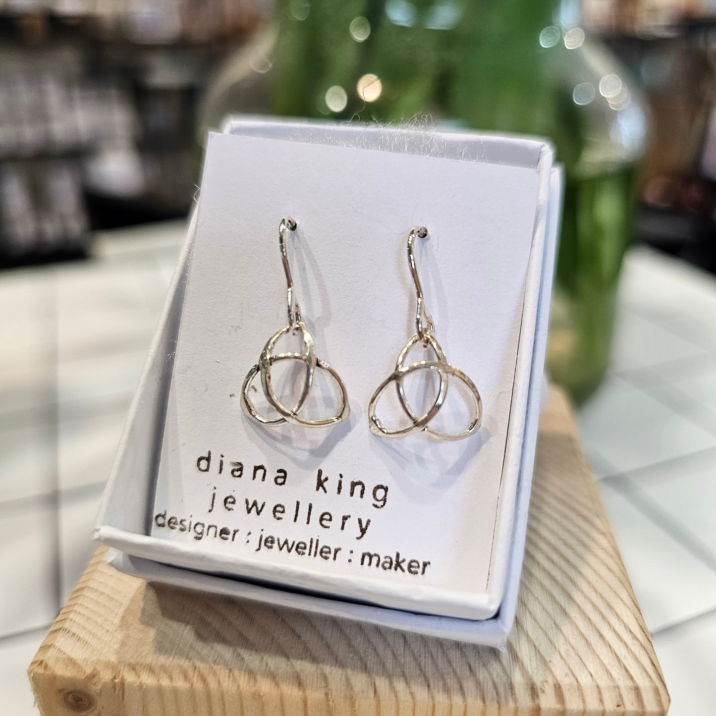 TRIQUETRA DANGLE EARRINGS