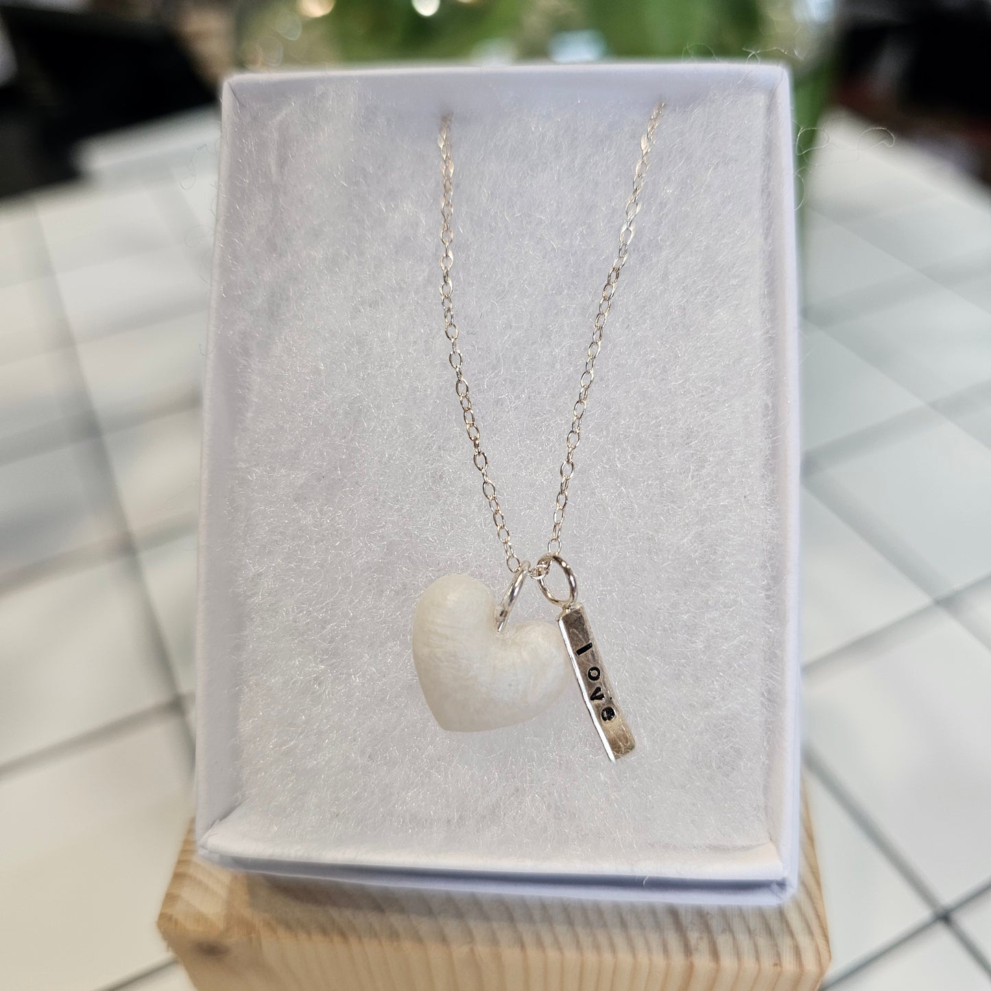 WHITE PUFF HEART TAG NECKLACE