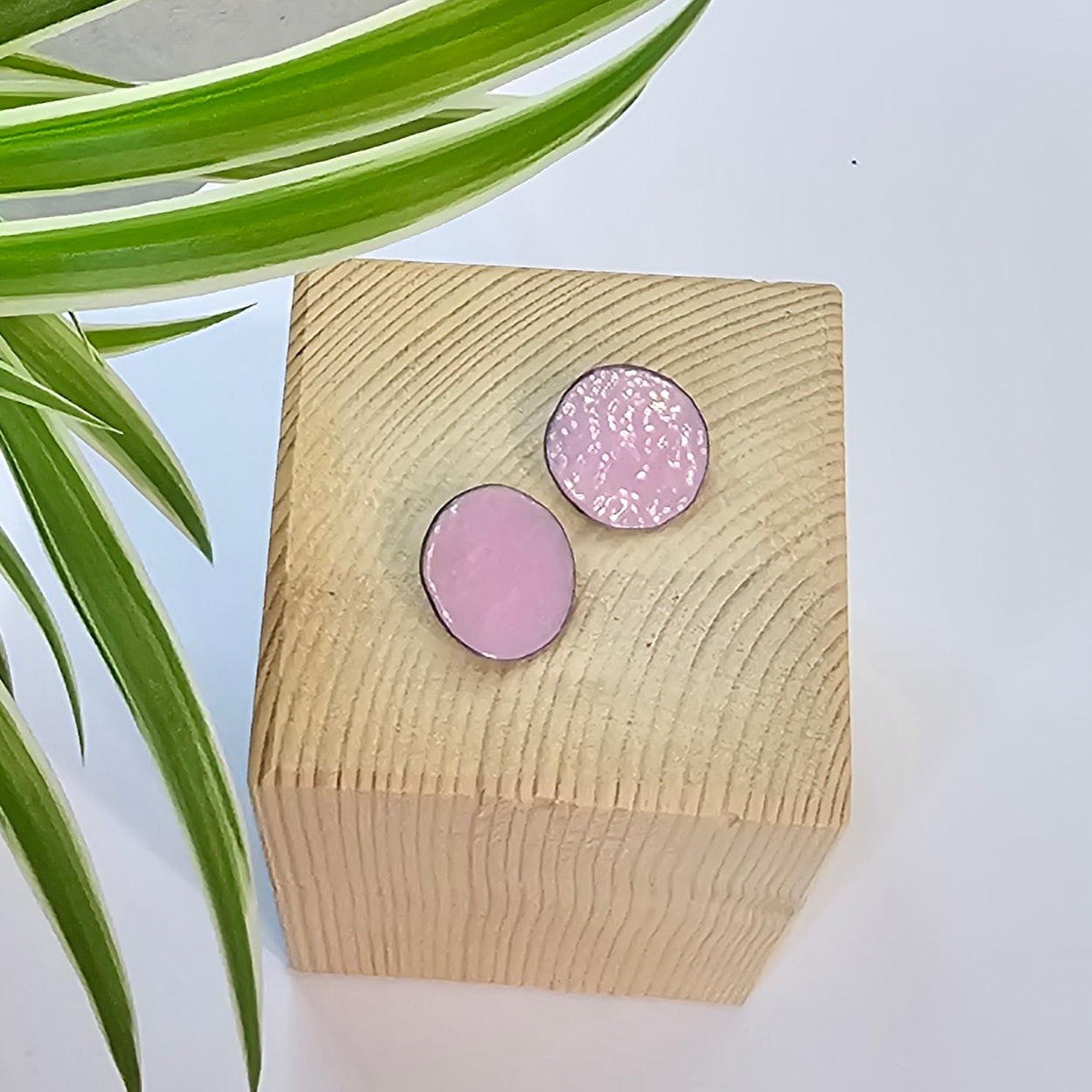 ENAMEL STUDS - PINK