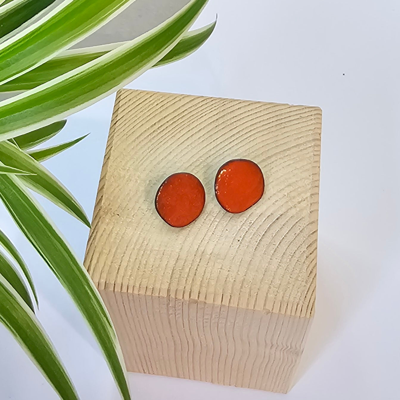 ENAMEL STUDS - ORANGE