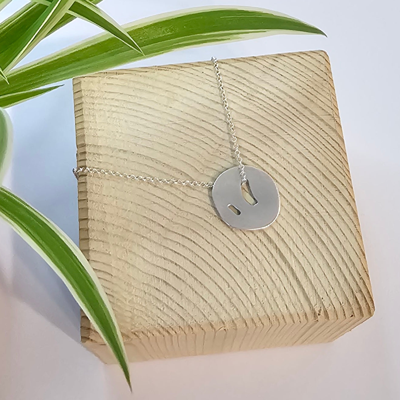 SILVER CUT OUT NECKLACE