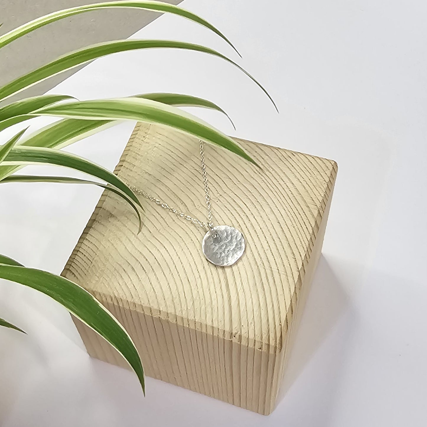 SILVER TEXTURED CIRCLE NECKLACE