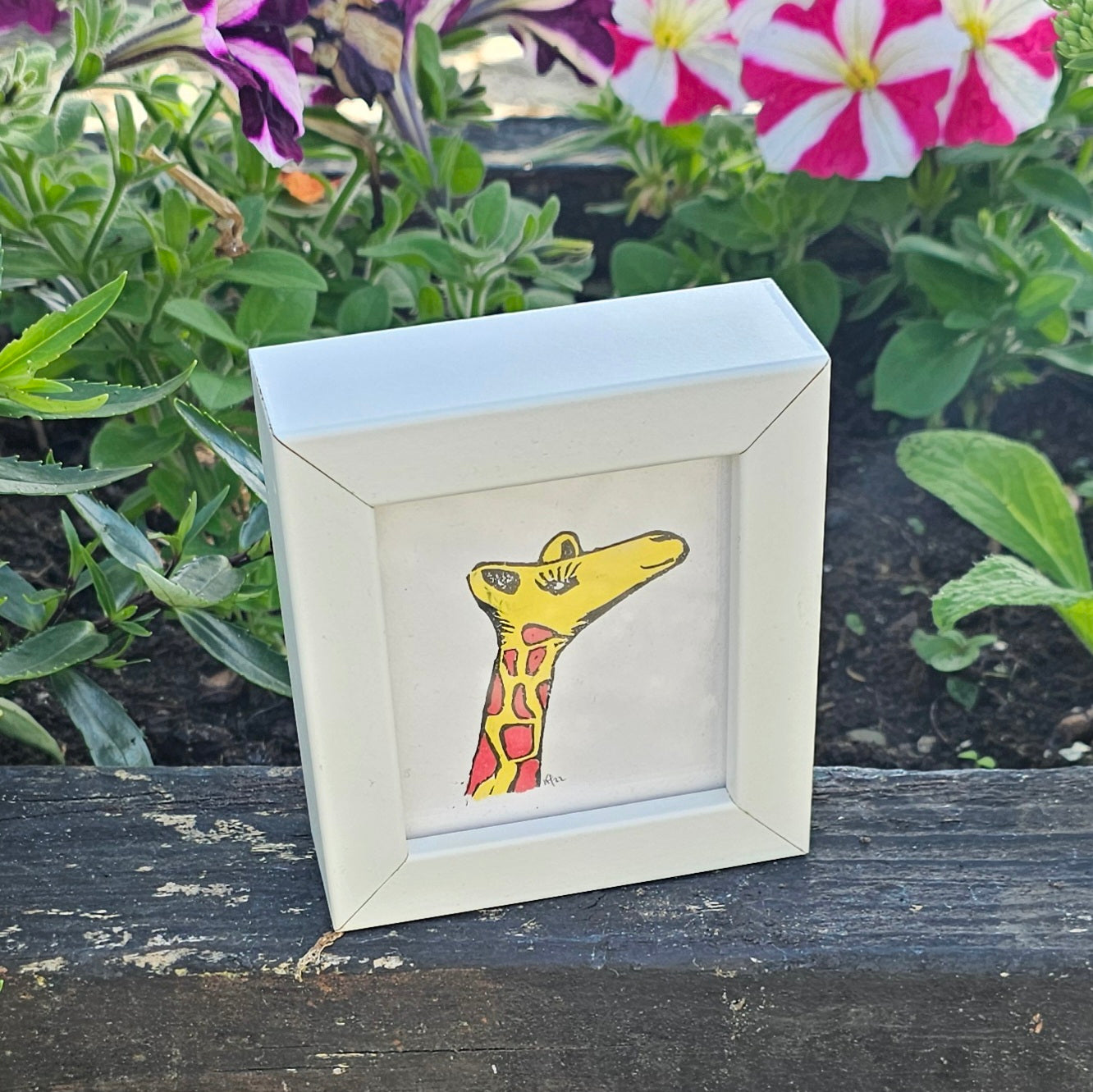 SMALL FRAME - GERTIE