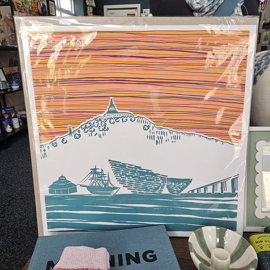 DUNDEE CITYSCAPE AT SUNSET