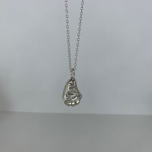 OYSTER SHELL PENDANT