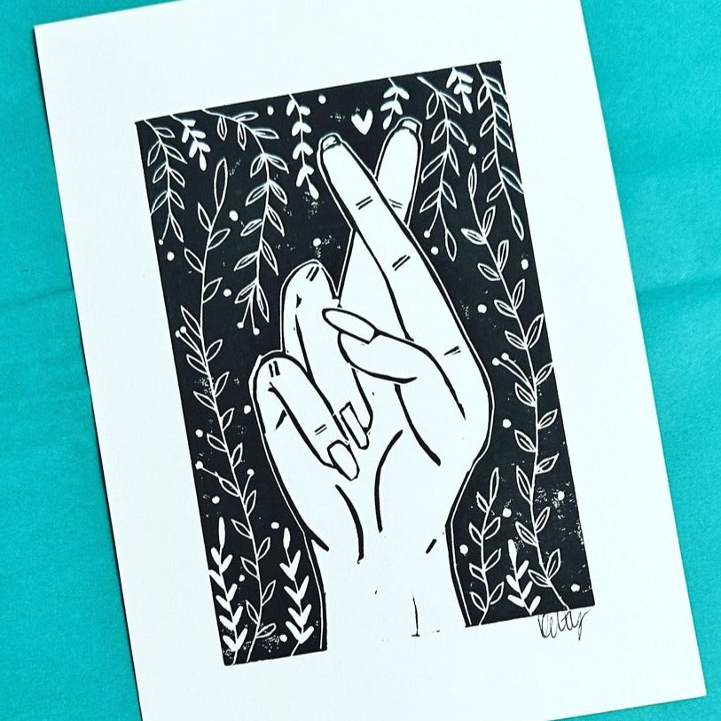 FINGERS CROSSED PRINT