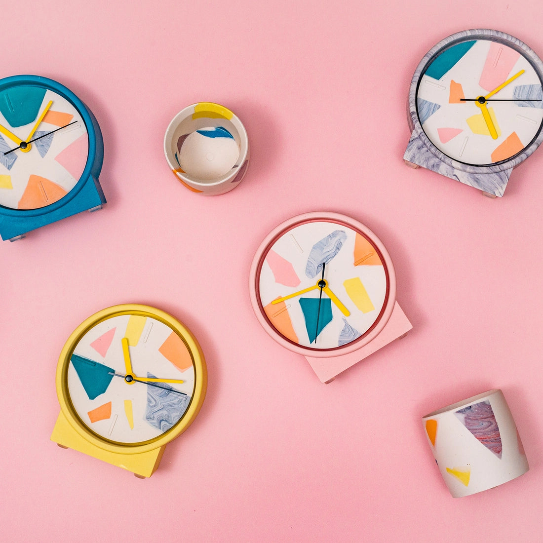 BROKEN PIECES CLOCK - PINK STAND