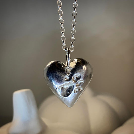 CHUNKY HEART PENDANT WITH PAW IMPRINT