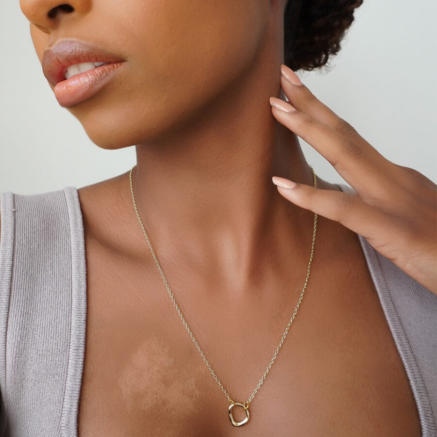 SCULPTURED CIRCLE NECKLACE