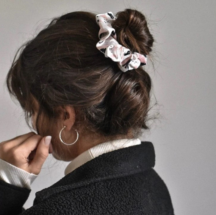 SCRUNCHIE - ABSTRACT