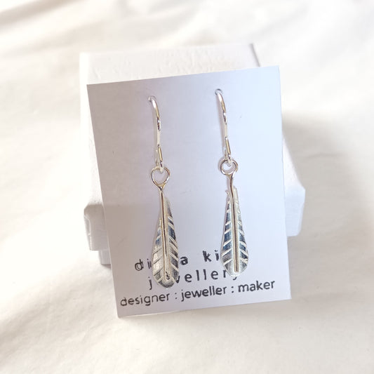 FEATHER DANGLE HOOK EARRINGS