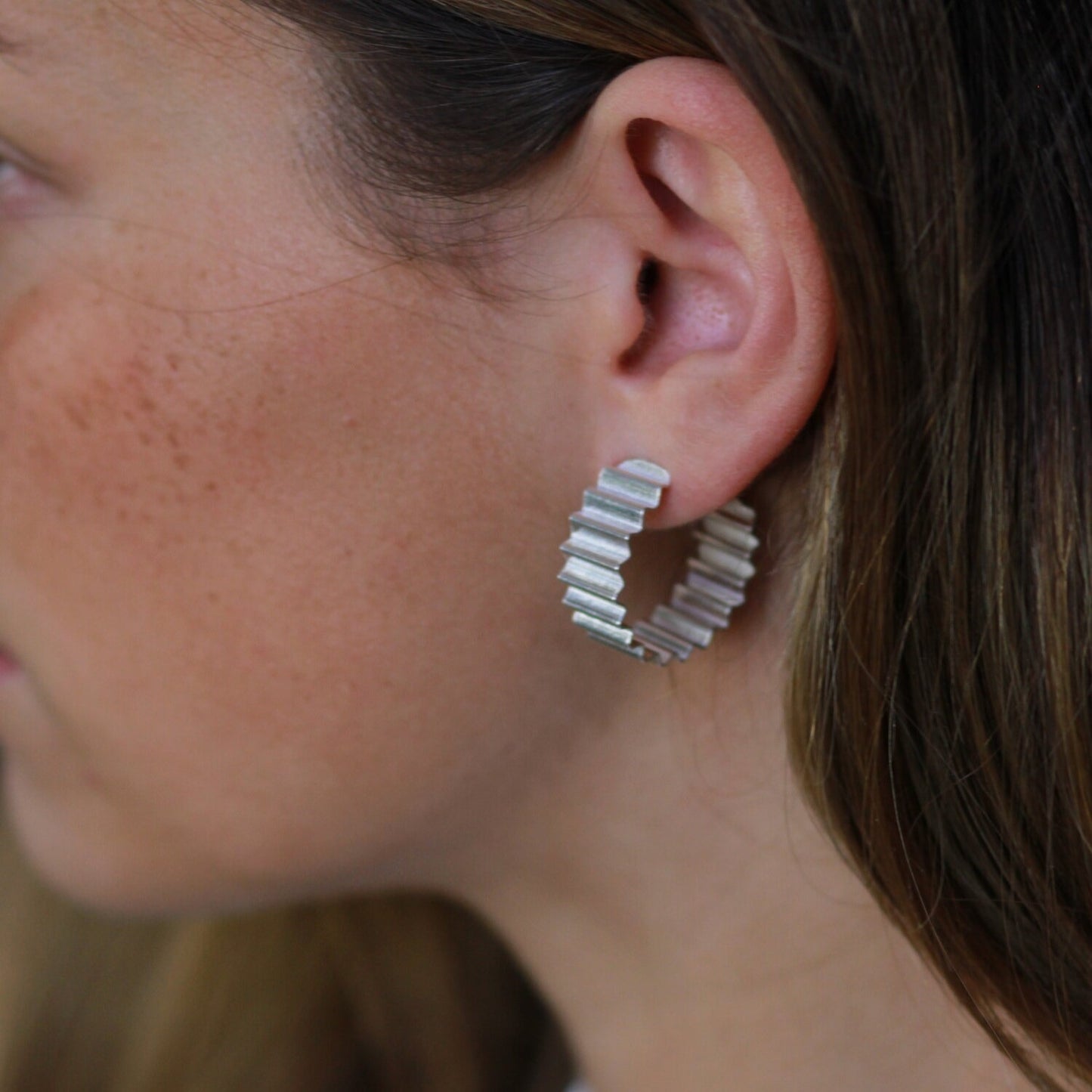 STATEMENT ONDULEE HOOPS - SILVER