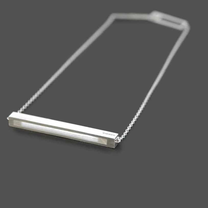 C01 LONGBAR NECKLACE