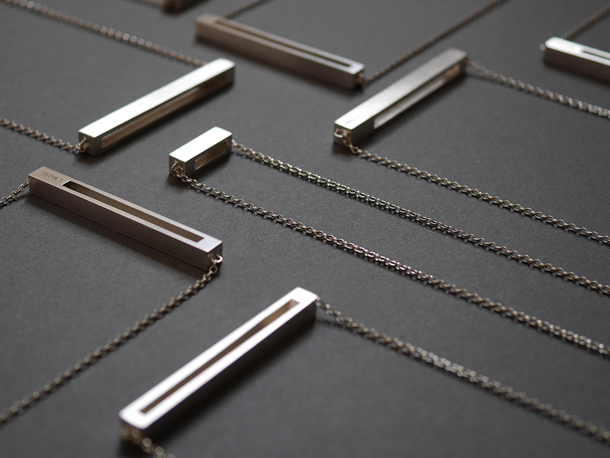 C01 LONGBAR NECKLACE