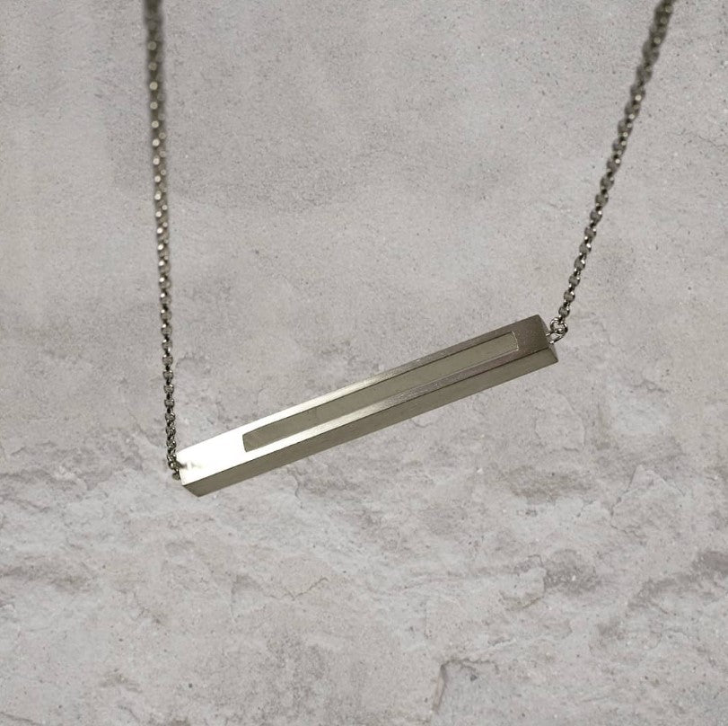 C01 LONGBAR NECKLACE
