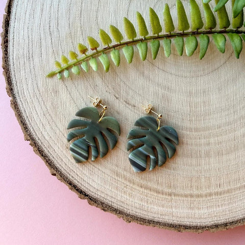 MONSTERA LEAF DANGLES