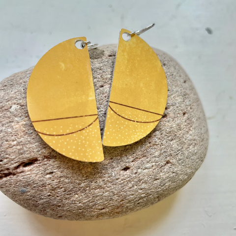 LICHEN ARC DROP EARRINGS