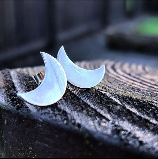 WANNING CRESCENT STUDS