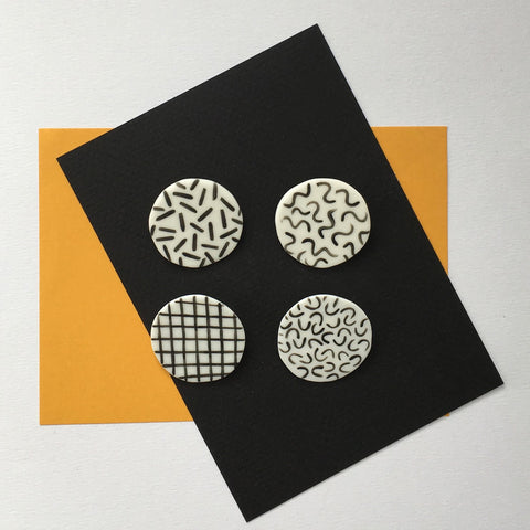 STAPLE BROOCH PIN GRID