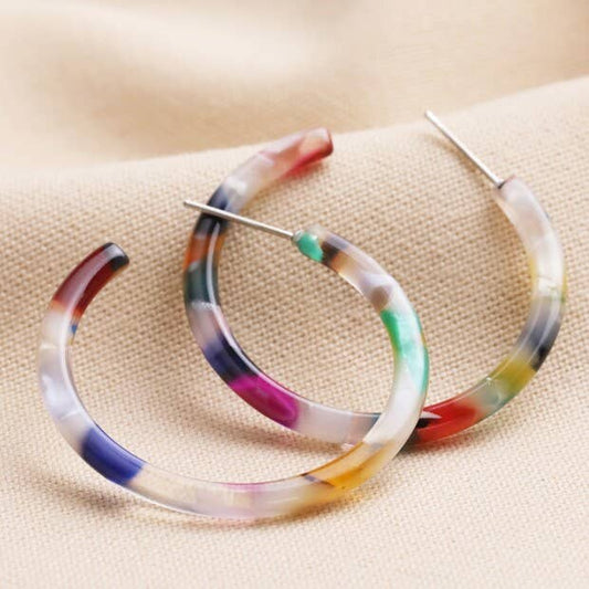 Small tortoiseshell resin hoop earrings in rainbow 1