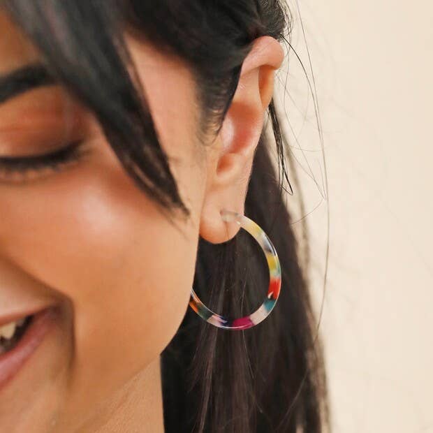 Small tortoiseshell resin hoop earrings in rainbow 4
