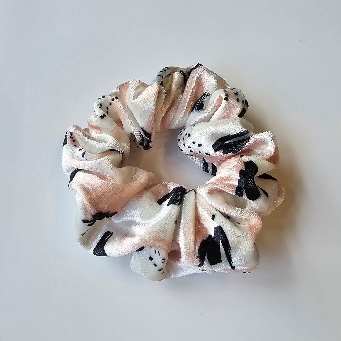 SCRUNCHIE - ABSTRACT