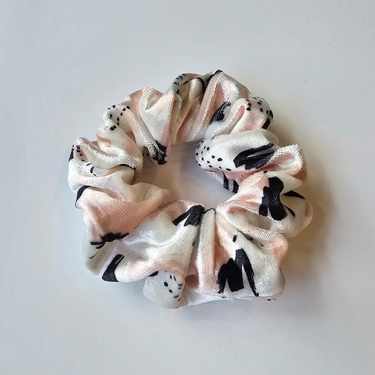 SCRUNCHIE - ABSTRACT