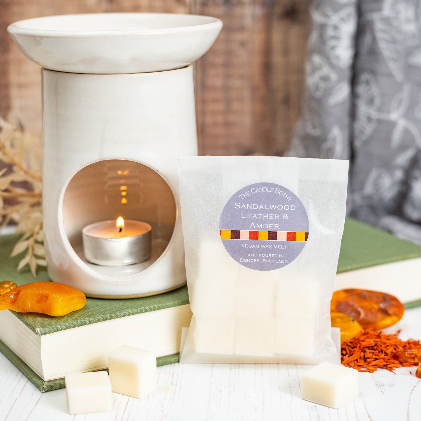 SANDALWOOD, LEATHER & AMBER