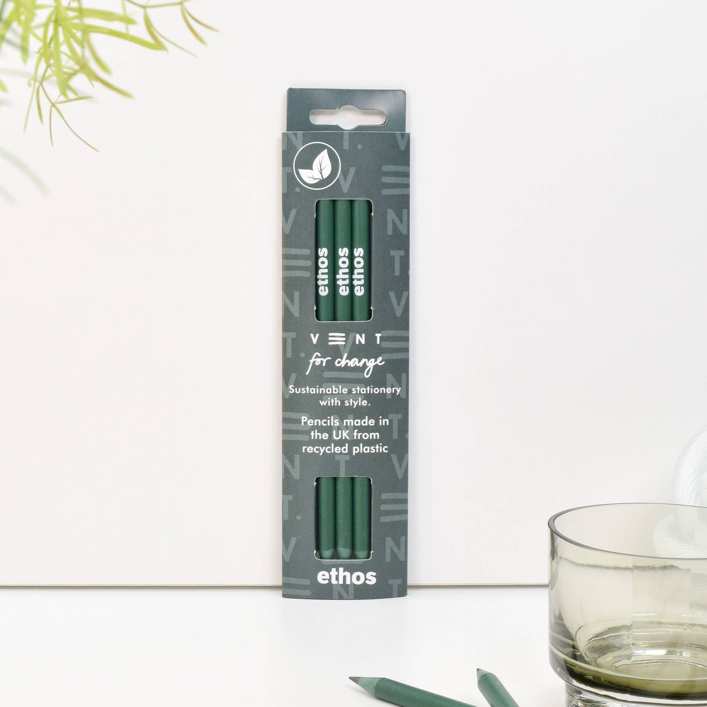 ETHOS green pencil sleeve with 3 recycled graphite pencils made from CD cases, sustainable and stylish writing set