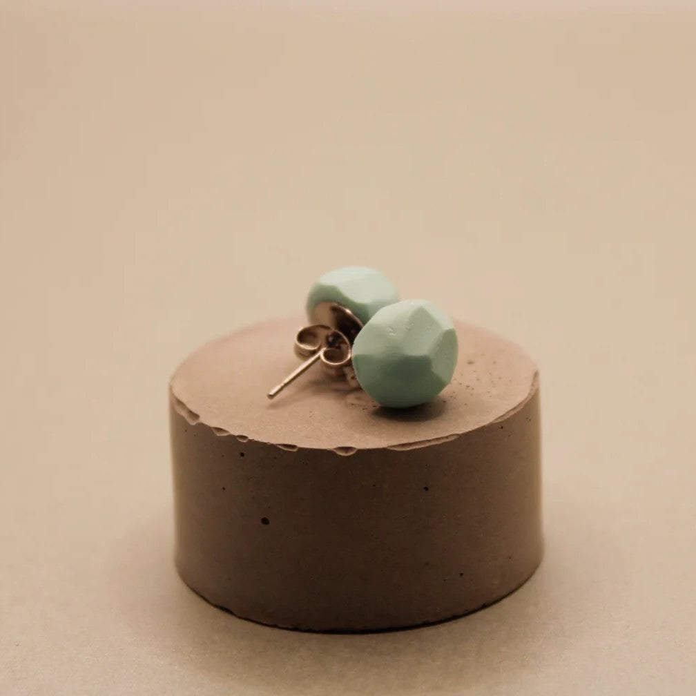 GEOMETRIC STUD