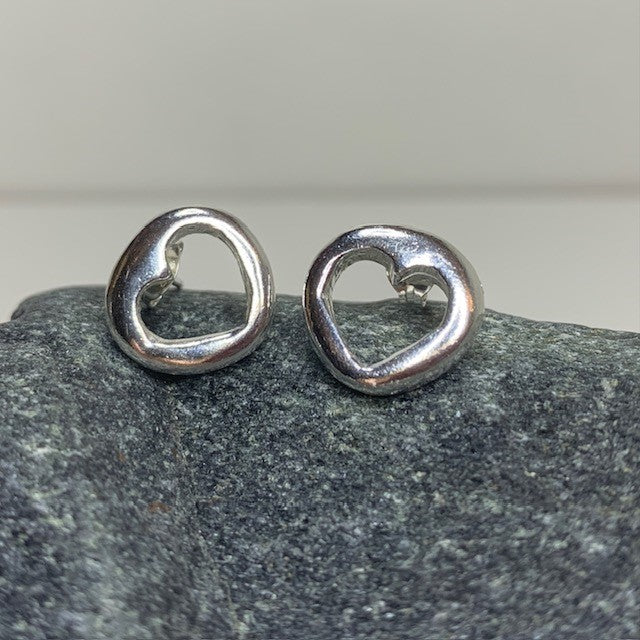 CUTOUT HEART EARRINGS