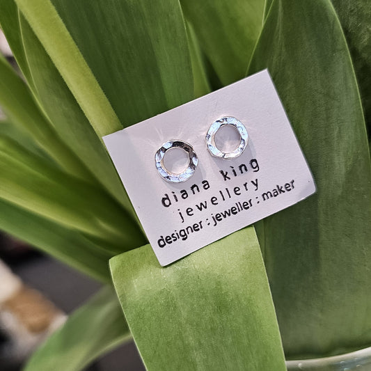 CIRCLE LINE HAMMERED STUDS