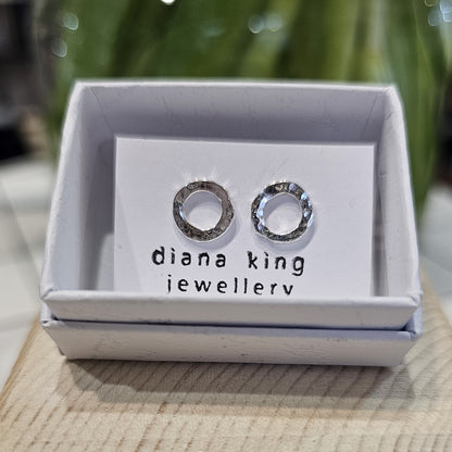 CIRCLE LINE HAMMERED STUDS