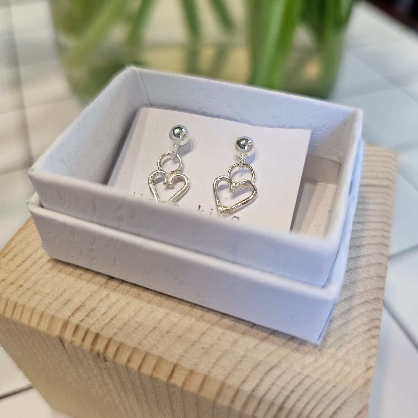 SMALL DANGLE HEART STUD EARRINGS