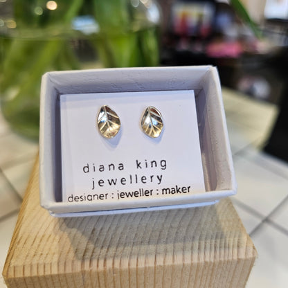 SMALL LEAF STUDS